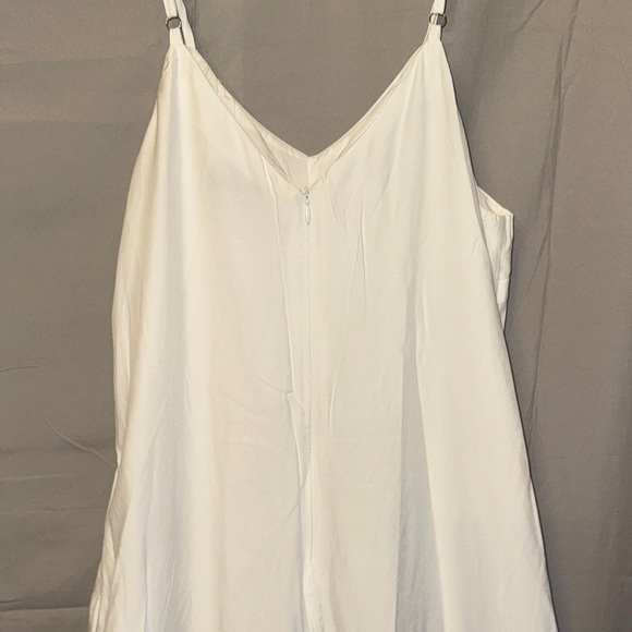 Elegant White Sleeveless Jumpsuit - Picture 5 of 13